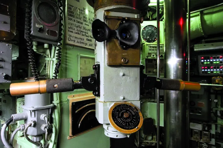 Image of the periscope inside the submarine Growler