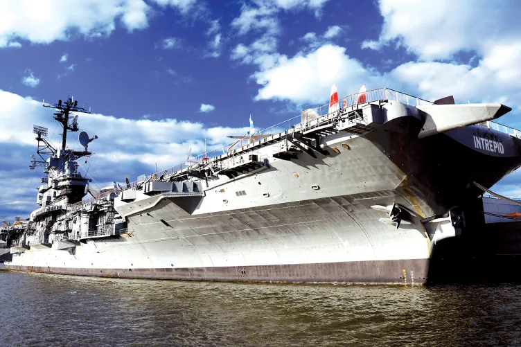 IMAGE OF THE AIRCRAFT CARRIER INTREPID