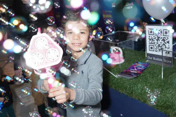 A child enjoying the bubble show during Kids Week.