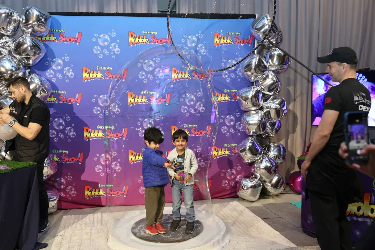 2 kids inside a large bubble during a Gazzlion Bubble Show