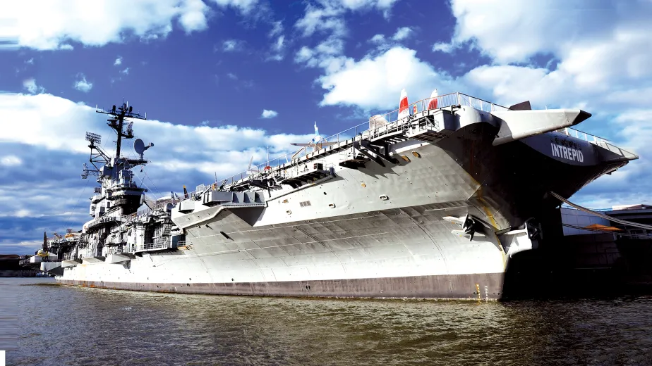 IMAGE OF THE AIRCRAFT CARRIER INTREPID
